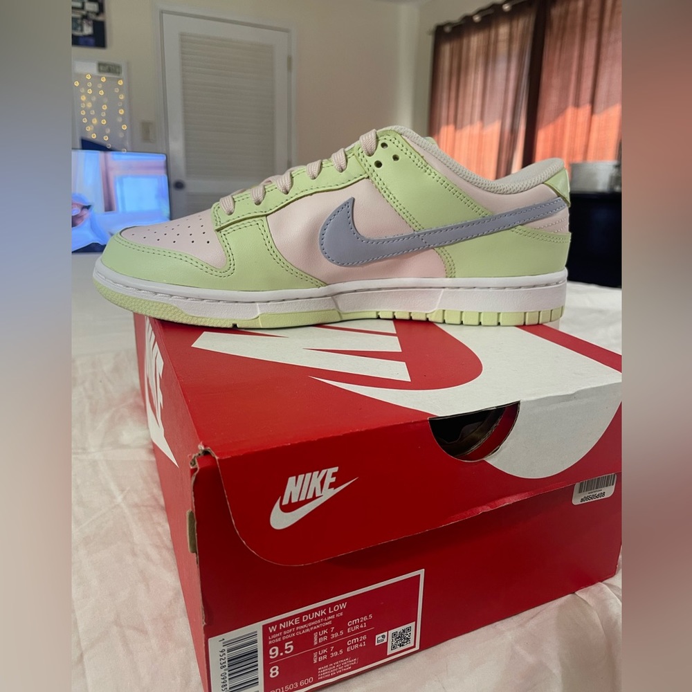Soft Pink/ Ghost- Lime Ice Nike Dunks
Size 9.5 W / 8 M